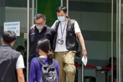 香港警方以涉嫌違反國安法拘捕蘋果動態新聞平台總監張志偉。