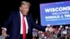 Trump vende Biblias para costear sus crecientes gastos legales 
