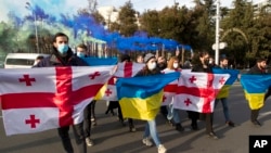 На акции протеста против вторжения России в Украину. Тбилиси
