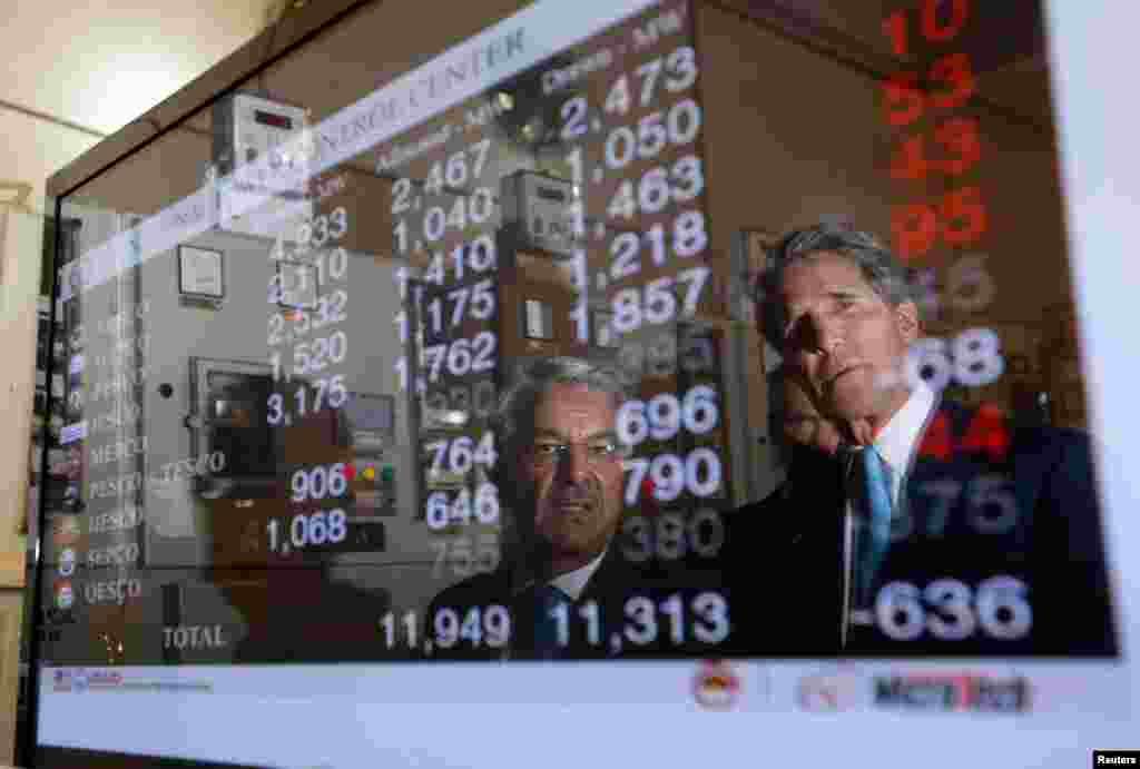 Secretary Kerry and Pakistan's Minister for Water and Power Khawaja Asif view live figures for power consumption during their visit to an Islamabad electric supply company substation August 1, 2013.