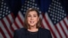 La senadora Elissa Slotkin ensaya la respuesta demócrata al discurso del presidente Donald Trump en una sesión conjunta del Congreso, en Wyandotte, Michigan, el 4 de marzo de 2025.
