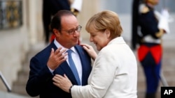 French President Francois Hollande, left, greets German Chancellor Angela Merkel prior to their meeting at the Elysee Palace in Paris, Thursday, Sept. 15, 2016.