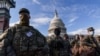 El Capitolio, aún fuertemente resguardado, será el escenario este fin de semana de la votación de un nuevo paquete de alivio por el coronavirus. [Foto: Reuters/4 de marzo de 2021]