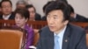 한국 외교장관 “아베 방북 예의 주시”