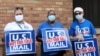 Los partidarios del Servicio Postal de los Estados Unidos (USPS) se manifiestan en apoyo del servicio frente a una oficina de correos en Detroit, Michigan, EE.UU., el 18 de agosto de 2020.