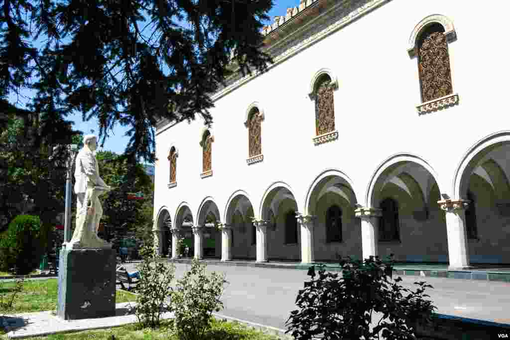 A smaller Stalin statue stands outside the Italianate palazzo that opened in 1957 as a memorial museum for Georgia's native son, Iosif Dzhugashvili, better known as Stalin. (Vera Undritz for VOA)