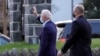 El proyectado presidente electo de EE. UU. Joe Biden, saluda a partidarios al salir de la iglesia católica St. Ann, en Wilmington, Delaware, el sábado 21 de noviembre de 2020.
