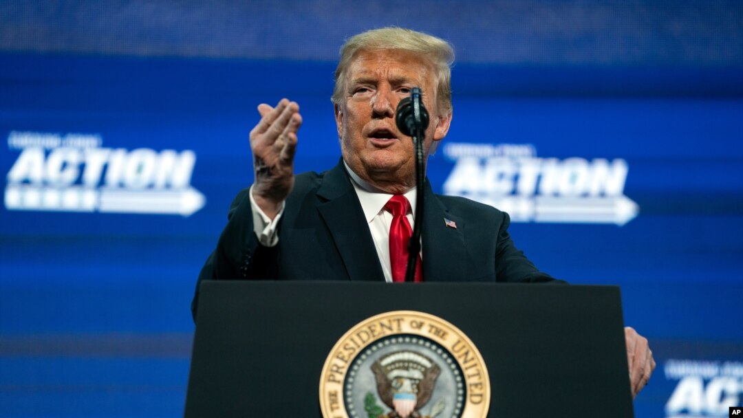 Predsednik Donald Tramp obraća se grupi mladih republikanaca u crkvi Drim Siti u Feniksu, 23. juna 2020. 