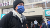 En medio de la pandemia del coronavirus, venezolanos entre ellos niños y adultos mayores, han dormido a la intemperie recibiendo la ayuda de voluntarios que se han acercado para ofrecer algunos insumos.