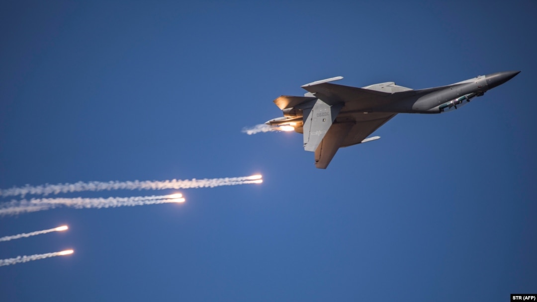 中國空軍殲-16戰機