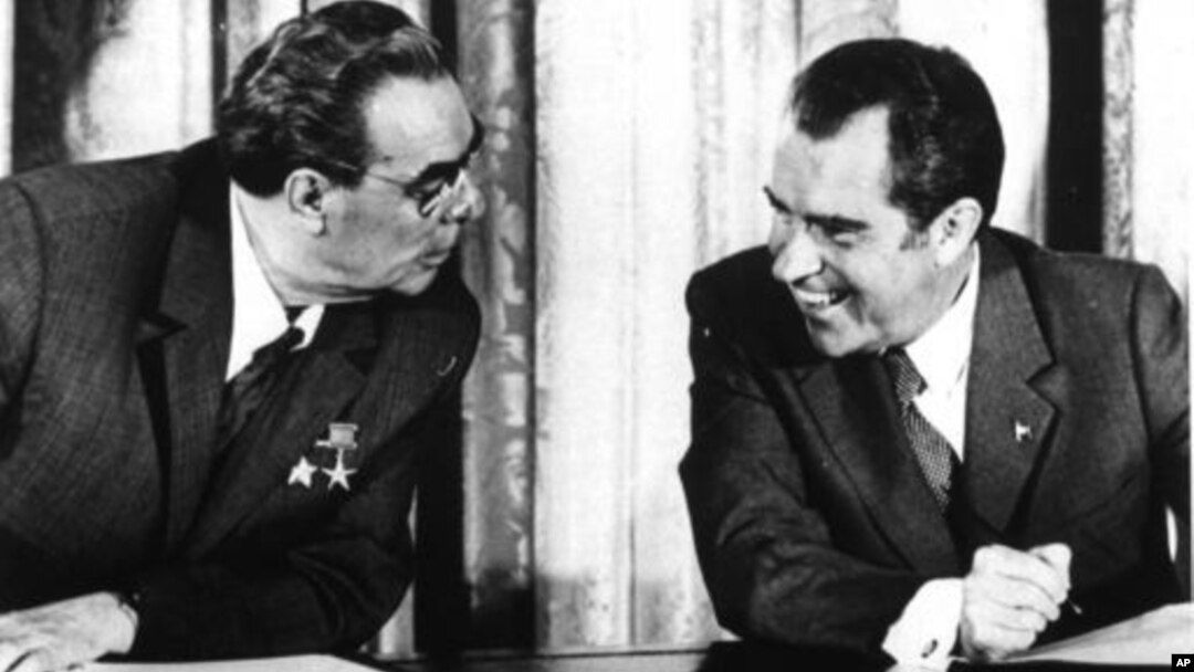 Predsednik Nikson i sovjetski lider Leonid Brežnjev posle potpisivanja Sporazuma o smanjenju nuklearnog arsenala 21. jun 1973. 
