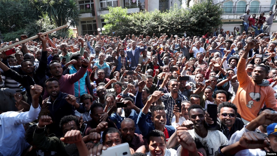 Oromo youths shout slogans outside Jawar Mohammed's house, an Oromo activist and leader of the Oromo protest, in Addis Ababa, Ethiopia, Oct. 23, 2019. 