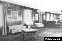 Džon Alden soba na prvom spratu Hotela Ruzvelt, fotografisana 1925. godine za magazin "Hotel Monthly". (HathiTrust)