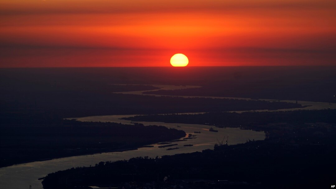 FILE - Ships travel along the Mississippi River in LaPlace, La., as the sun sets on Oct. 20, 2023. The nation’s rivers and streams remain stubbornly polluted with nutrients that contaminate water, according to a recently released Environmental Protection Agency assessment. 