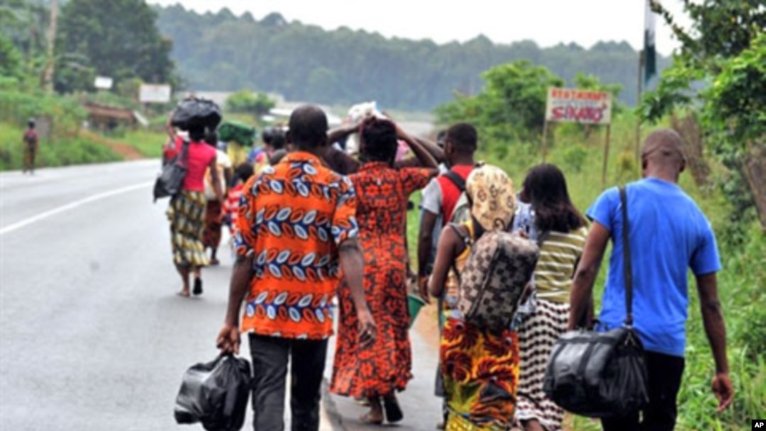Families flee from the Abobo district of Abidjan, February 23, 2011