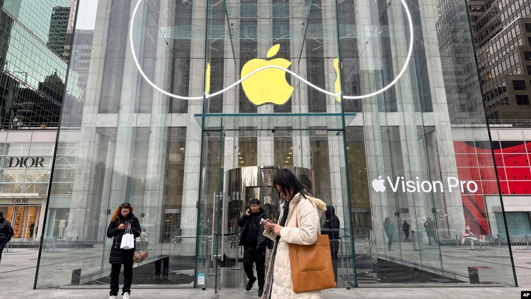 La tienda Apple en la Quinta Avenida, en Manhattan, Nueva York captada el viernes 22 de marzo de 2024.