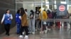 Migrantes deportados llegan a Colombia desde EEUU en vuelos de repatriación de la Fuerza Aérea colombiana 