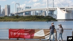 Ljudi sa maskama u Tokiju, 28. septembar 2020. (Foto: AP/Koji Sasahara)