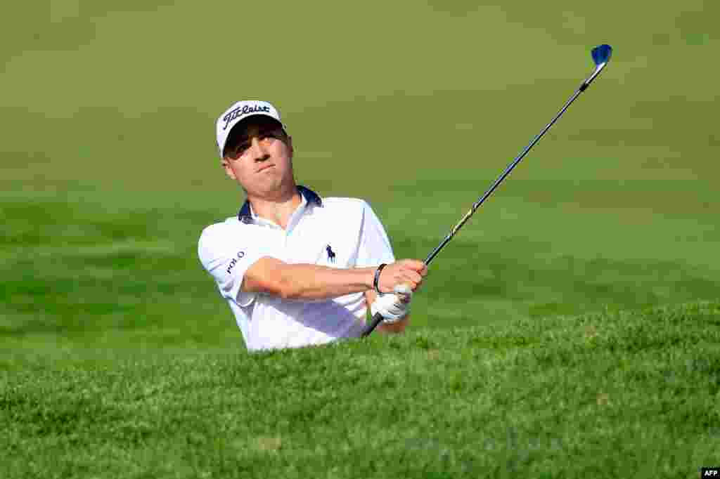 Pegolf AS Justin Thomas berlatih menjelang turnamen golf U.S. Open di Oakmont, Pennsylvania.