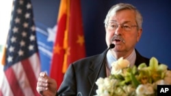 美國駐華大使特里·布蘭斯塔德(Terry Branstad)在慶祝美國牛肉重新引入中國的活動上發表講話。 （2017年6月30日，北京）