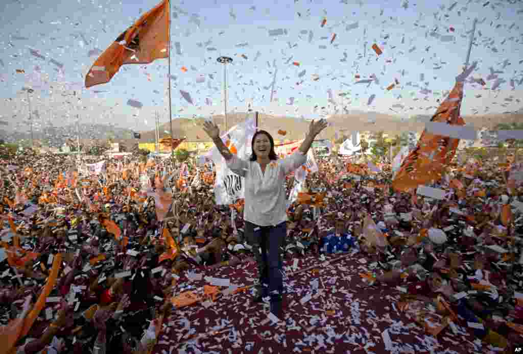 Capres Peru, Keiko Fujimori melakukan kampanye di depan ribuan pendukungnya di distrik Ventanilla di Lima.
