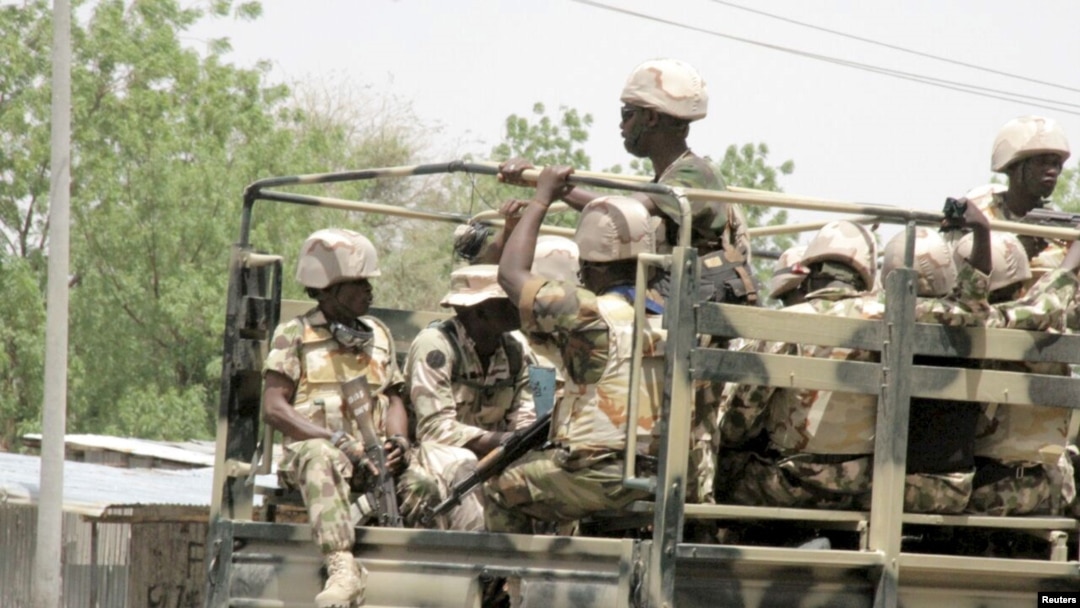 Sojoji Najeriya kusa da Maiduguri, Mayu 14, 2015.