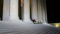Trump rinde homenaje a Ginsburg en la Corte Suprema de EE.UU.