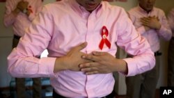 Tính tới cuối năm 2014, TQ có 501,000 ca nhiễm HIV/AIDS.