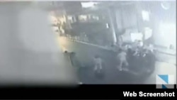Camera giám sát an ninh quay được cảnh vụ ẩu đả.