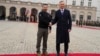 Predsednik Poljske Andžej Duda rukuje se sa predsdnikom Ukrajine Volodimirom Zelenskim, u Vašavi, Poljska, 5. aprila 2023.