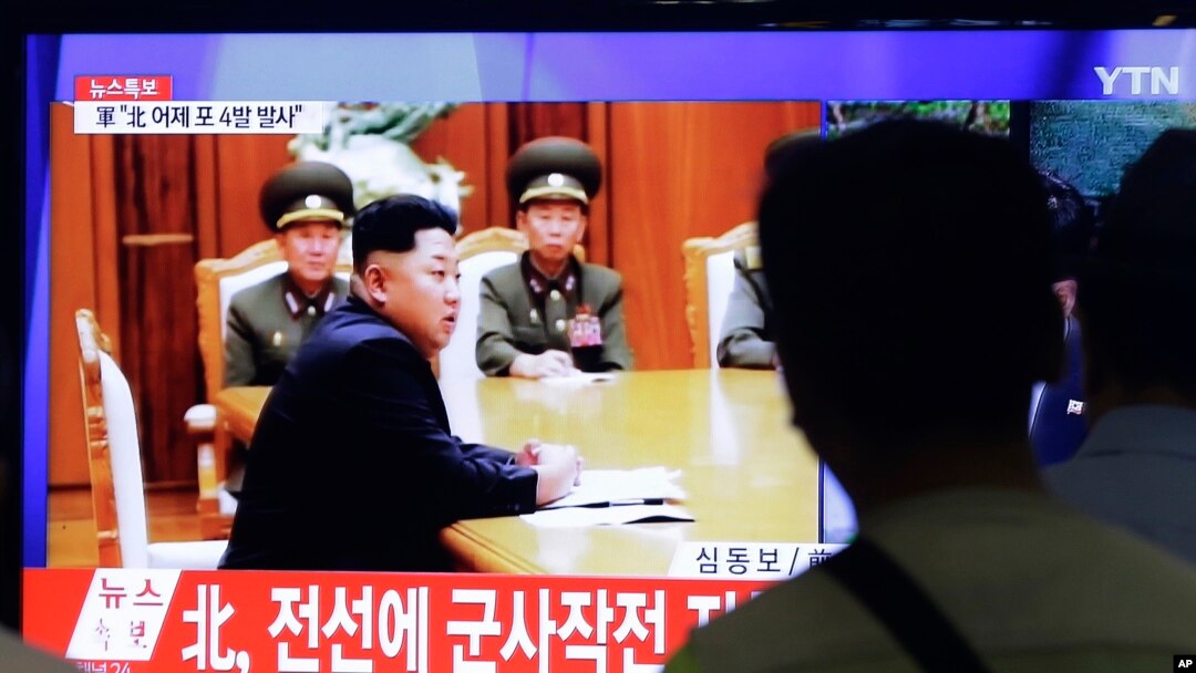 South Koreans watch television images showing North Korean leader Kim Jong Un, at a train station in Seoul, South Korea, Aug. 21, 2015.