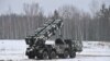 Una vista muestra un sistema de lanzamiento de cohetes durante los ejercicios militares "Allied Resolve" realizados por las fuerzas armadas de Rusia y Bielorrusia en el campo de entrenamiento Osipovichsky en la región de Mogilev, Bielorrusia, el 17 de febrero de 2022. 