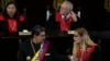 El presidente venezolano, Nicolás Maduro, habla con la presidenta de la Corte Suprema de Justicia, Caryslia Rodríguez, en la Corte Suprema de Justicia en Caracas, Venezuela, el miércoles 31 de enero de 2024. (Foto AP/Ariana Cubillos)