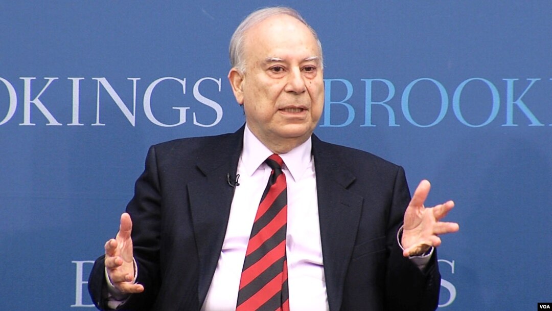 Akbar Ahmad, olim, va sobiq diplomat