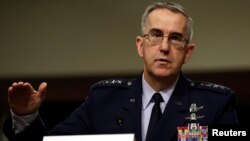 Arhiva - General američkih vazuhoplovnih snaga, Džon Hajten, komandant Strategijske komande SAD, svedoči pred senatskim Komitetom za oružane snage na Kapitol hilu, Vašington, 4. april 2017.