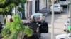 ARCHIVO - Hombres armados del cártel son vistos en un camión durante enfrentamientos con las fuerzas federales tras la detención de Ovidio Guzmán, hijo del narcotraficante Joaquín "El Chapo" Guzmán, en Culiacán, estado de Sinaloa, México, 17 de octubre de 2019. 
