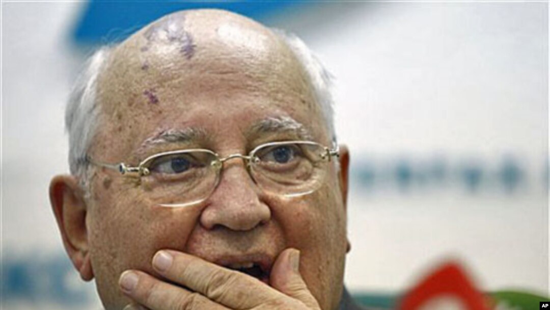 Former Soviet President Mikhail Gorbachev gestures during his news conference ahead of the 20th anniversary of August 19, 1991, hardline coup that tried to oust him and precipitated the collapse of the Soviet Union, in Moscow, Russia, August 17, 2011.