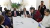 Los presidentes de Guyana, Irfaan Ali y de Venezuela, Nicolás Maduro durante la reunión celebrada en San Vicente y las Granadinas. 