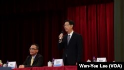 鴻海科技集團董事長劉揚偉11月12日於台灣土城鴻海總部談話。（美國之音記者李玟儀攝）