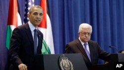 Presidente Barack Obama e o seu homólogo palestiniano Mahmoud Abbas durante uma conferência de imprensa na Margem Ocidental 