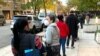 La votación temprana sigue con fuerza en Nueva York y otros estados, como muestra esta foto tomada el martes, 27 de octubre, en las calles de la Gran Manzana.