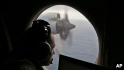 2014年3月22日，澳大利亞皇家空軍飛機正在澳大利亞海岸外的南印度洋搜索失踪的馬航MH370航班踪跡。