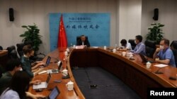 中國外交部軍控司司長傅聰在2021年8月25日的媒體吹風會上講話。