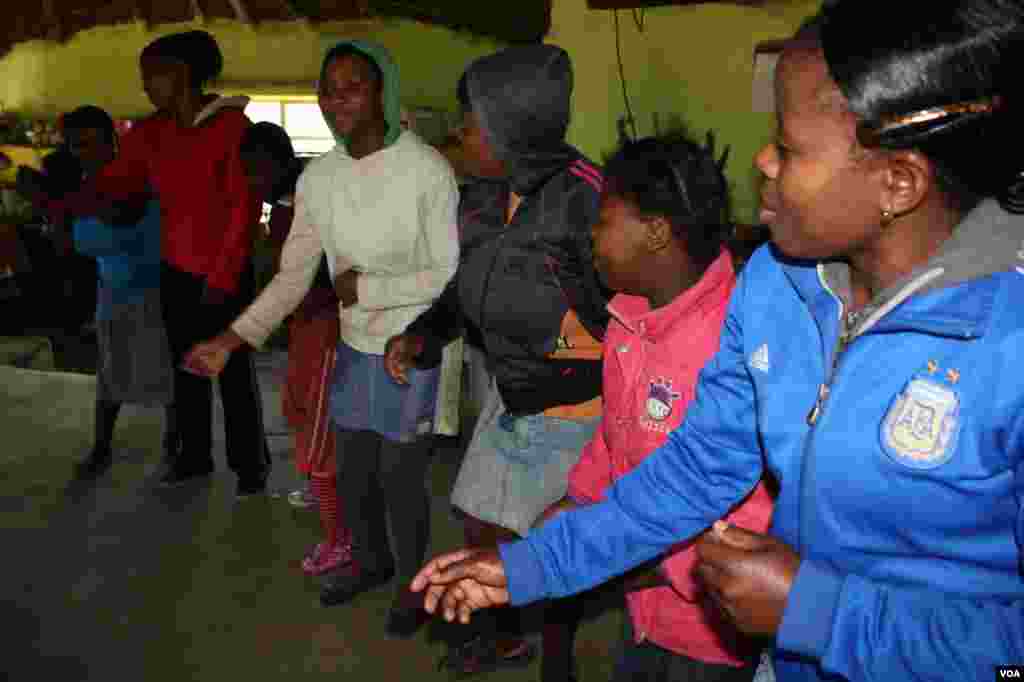 Residents of Ikhaya Loxolo, or "Home of Peace," sing and dance. (VOA / D. Taylor)