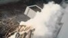 Fumo a sair dos destroços do reactor 3, em Okumamachi, Prefeitura de Fukushima